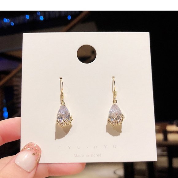 Last Pair💕Tear Crystal Egg Drop Golden Floral Earrings - Picture 8 of 11